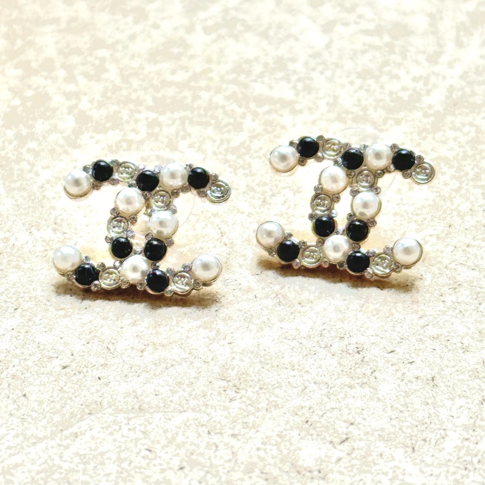 Elegant Silver and Black Pearl Earrings